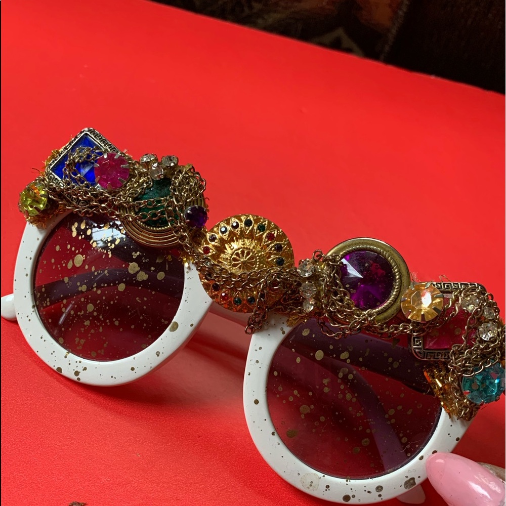 Customized glasses designed by hand